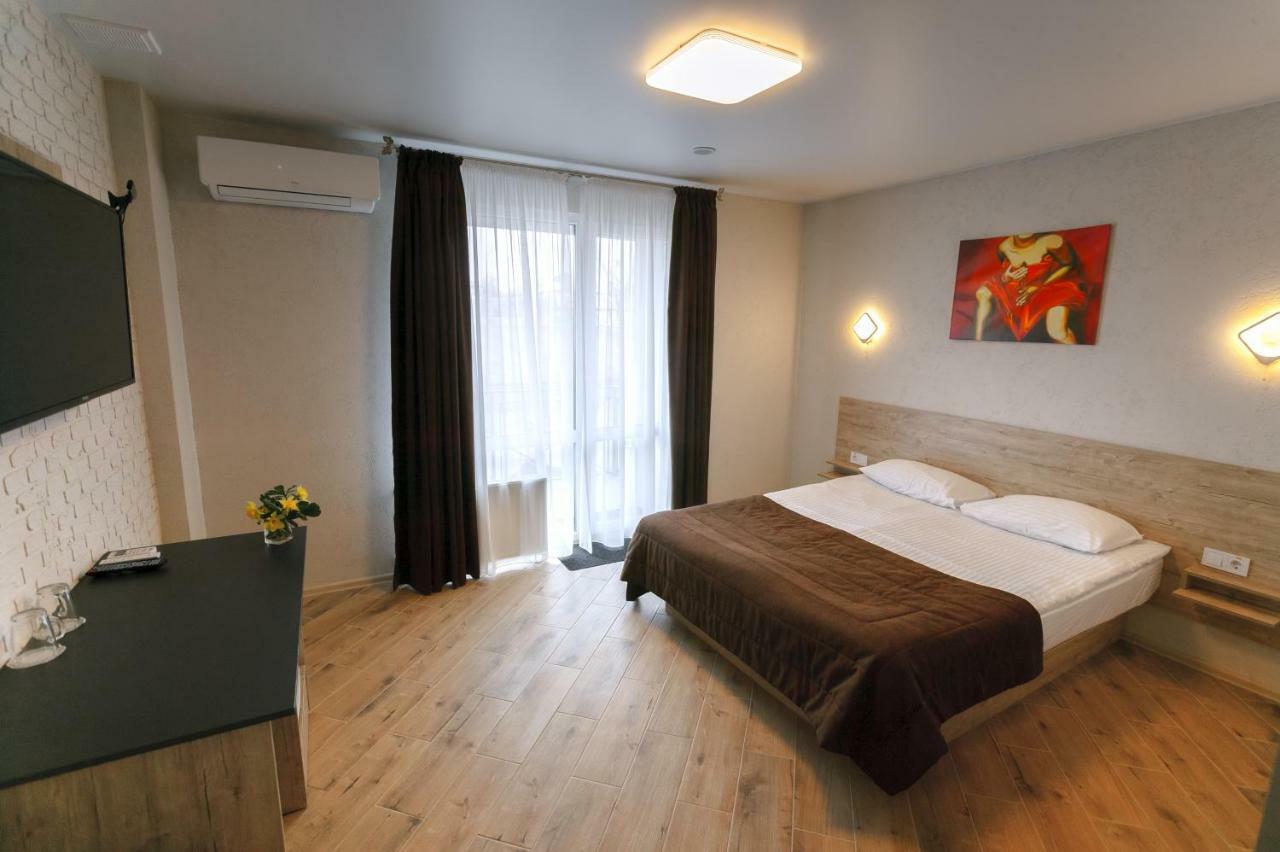 Raziotel Rishelyevskiy Херсон Екстериор снимка